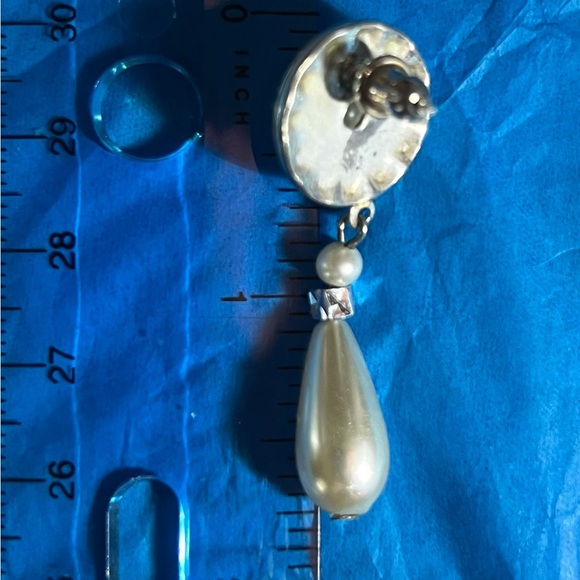 Vintage silver pearl and rhinestones drop earrings - Picture 3 of 3